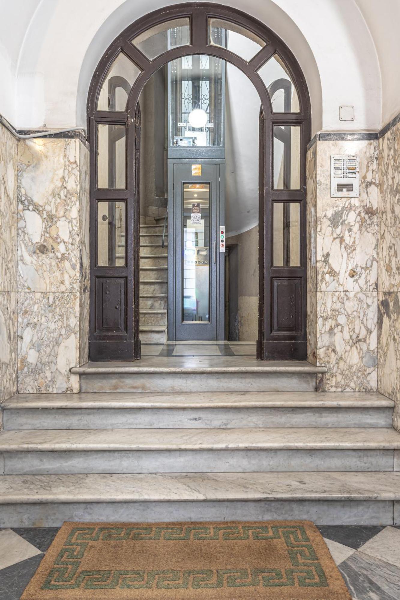 Private Apartment Colosseum Рим Екстериор снимка