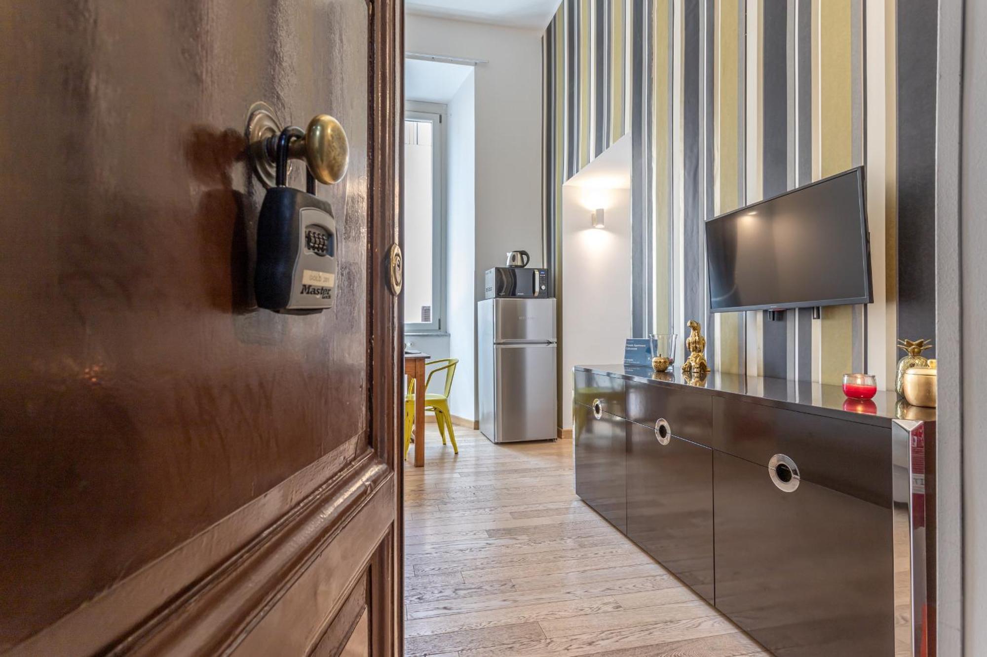 Private Apartment Colosseum Рим Екстериор снимка